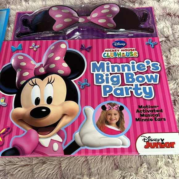 2 Disney storybooks Finding Dory & Minnie Mouse Big Bow party - Picture 2 of 7